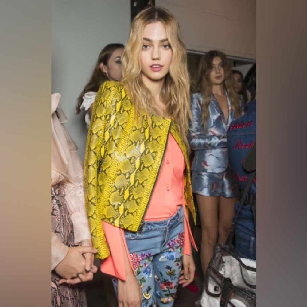 NWT $1095 Alice + Olivia Stanton yellow snakeskin leather moto jacket large